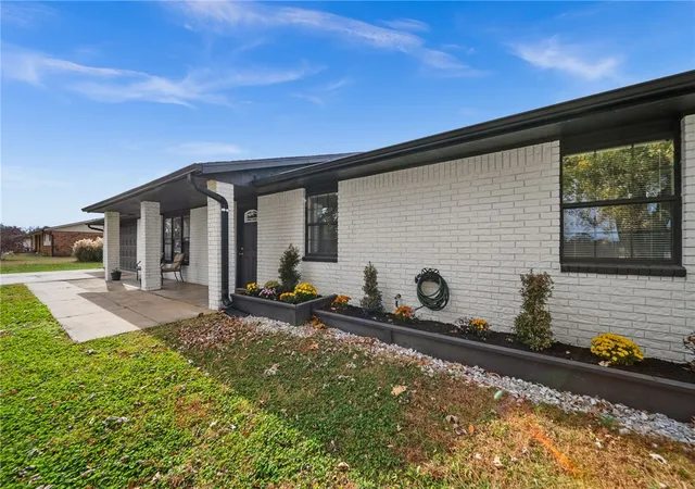 2nd image of 1822 Daisy Cir, Lowell, AR 72745 | MLS# 1342375