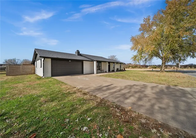 4th image of 1822 Daisy Cir, Lowell, AR 72745 | MLS# 1342375