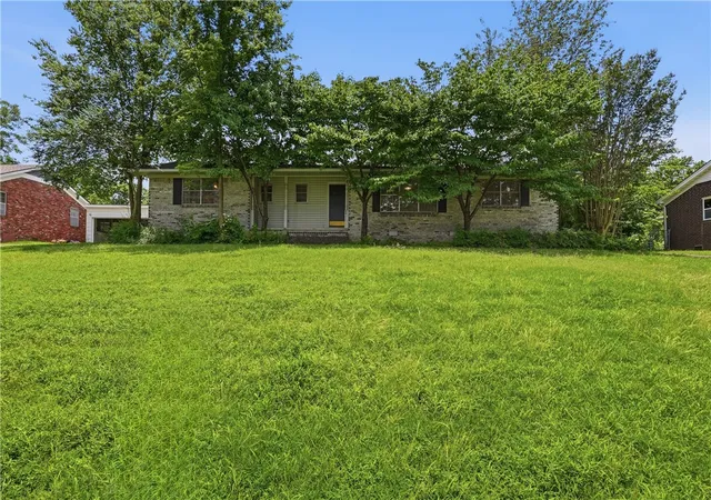 2nd image of 801 W 17th Ter, Russellville, AR 72801 | MLS# 1341801