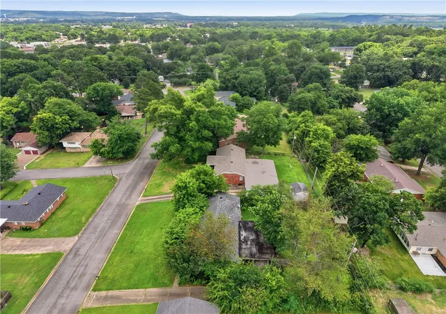 35th image of 801 W 17th Ter, Russellville, AR 72801 | MLS# 1341801
