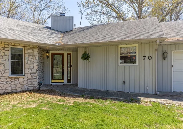 3rd image of 70 Overton Dr, Bella Vista, AR 72714 | MLS# 1342323