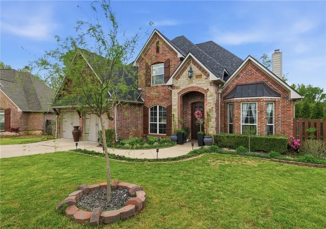 2nd image of 323 Saint James Ave, Springdale, AR 72764 | MLS# 1342591