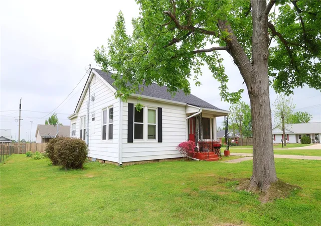 Homes for sale in Rogers, AR | 1112 10th St, Rogers, AR 72756 | MLS# 1342784
