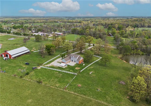 5th image of 20703 Safari Rd, Gentry, AR 72734 | MLS# 1342564