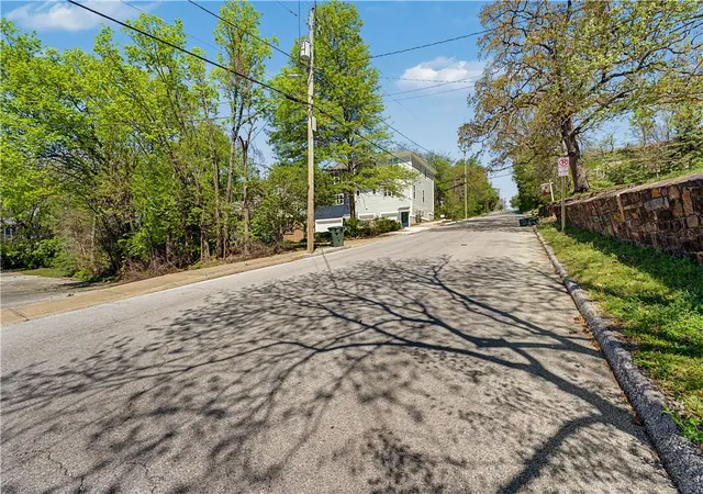 13th image of 220 S Locust Ave, Fayetteville, AR 72701 | MLS# 1342863