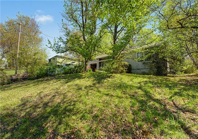 5th image of 220 S Locust Ave, Fayetteville, AR 72701 | MLS# 1342863