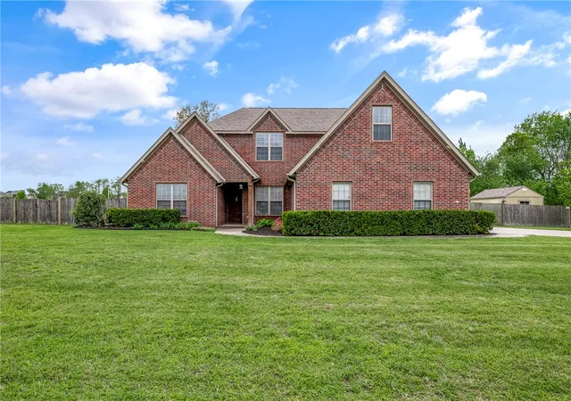 Homes for sale in Springdale, AR | 915 King Arthur Dr, Springdale, AR 72762 | MLS# 1342762