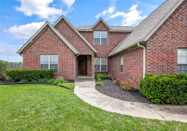 Homes for sale in Springdale, AR | 915 King Arthur Dr, Springdale, AR 72762 | MLS# 1342762