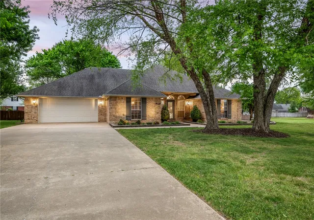 2nd image of 909 E Apple Blossom Ave, Springdale, AR 72764 | MLS# 1342541