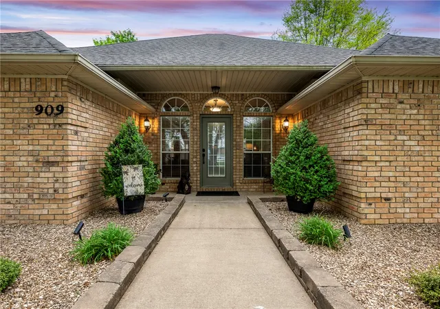 3rd image of 909 E Apple Blossom Ave, Springdale, AR 72764 | MLS# 1342541