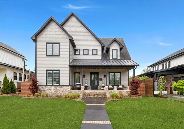 2nd image of 722 Ne 2nd St, Bentonville, AR 72712 | MLS# 1342886