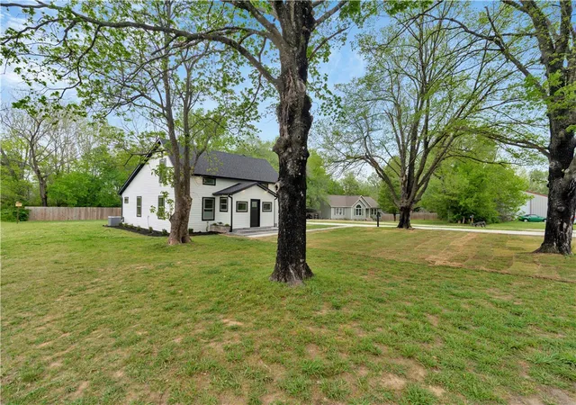 3rd image of 5808 S Cardwell Rd, Fayetteville, AR 72704 | MLS# 1342945