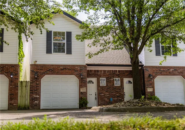 1st image of 908 S Wood Ave, Fayetteville, AR 72701 | MLS# 1343102