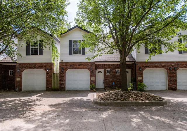 35th image of 908 S Wood Ave, Fayetteville, AR 72701 | MLS# 1343102