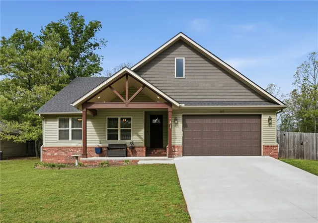 Photo 3 of Sale Pending at 69 Ayr Dr, Bella Vista, AR 72715 | MLS# 1343274 | Listing updated on 2026-07-07