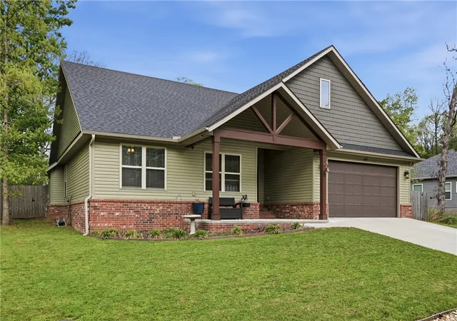 Photo 3 of Sale Pending at 69 Ayr Dr, Bella Vista, AR 72715 | MLS# 1343274 | Listing updated on 2026-07-07