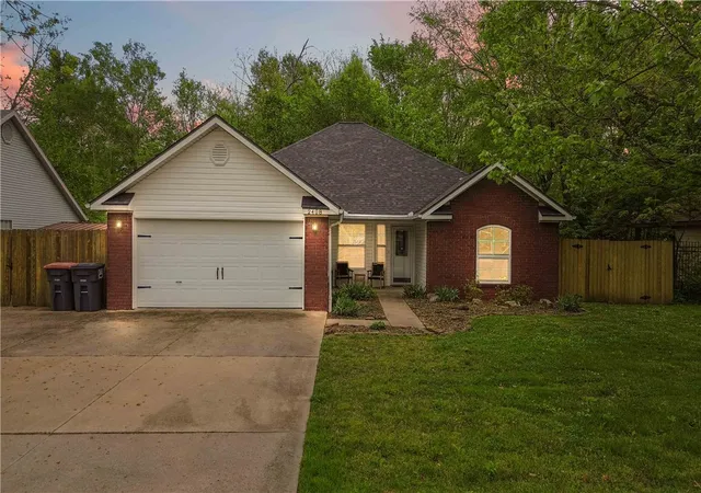 2nd image of 2408 Pin Oak St, Fayetteville, AR 72701 | MLS# 1340910