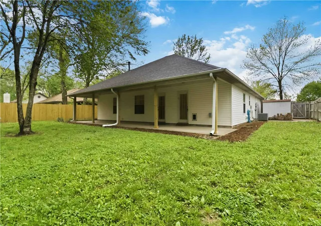 3rd image of 2408 Pin Oak St, Fayetteville, AR 72701 | MLS# 1340910