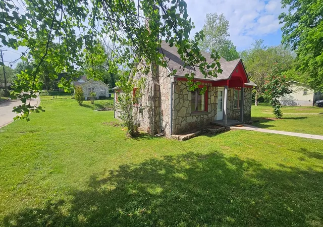 2nd image of 702 W Newman Ave, Harrison, AR 72601 | MLS# 1343355