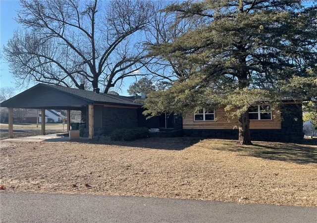 Homes for sale in Russellville, AR | 201 N Shore Dr, Russellville, AR 72802 | MLS# 1343369