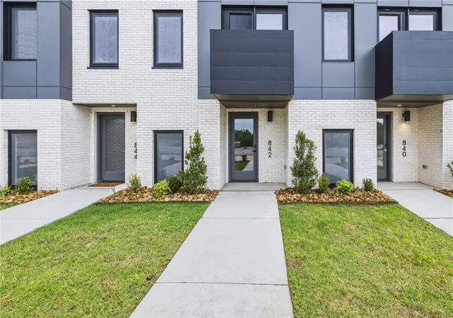 1st image of 842 Se 8th St, Bentonville, AR 72712 | MLS# 1343371
