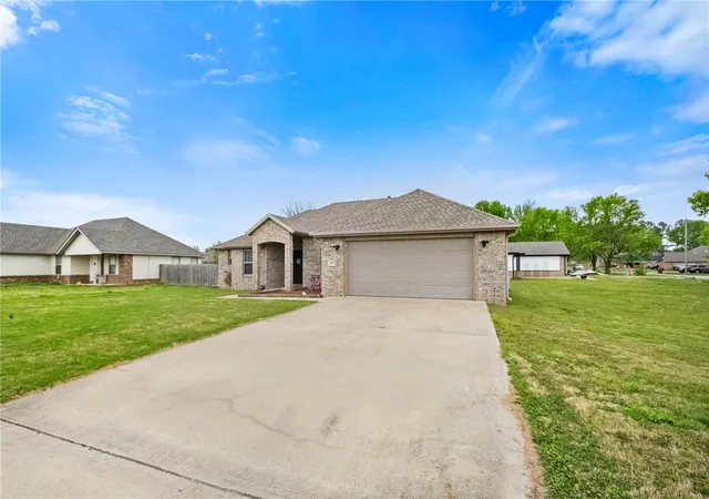 Photo 3 of Single family home for sale at 710 Bonnie Scotland Dr, Prairie Grove, AR 72753 | MLS# 1343175 | Listing updated on 2026-08-31
