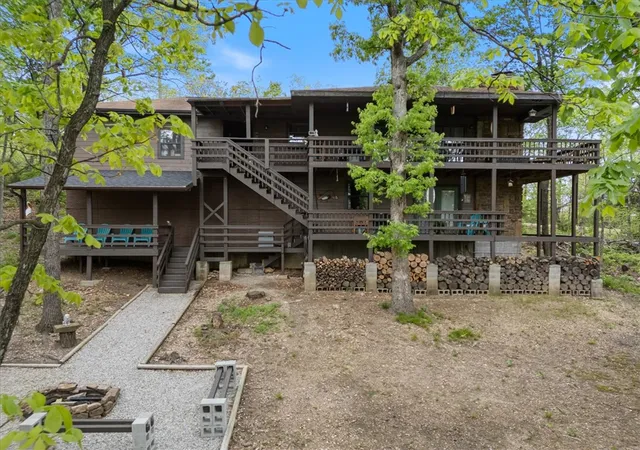 Homes for sale in Holiday Island, AR | 56 Country Club Dr, Holiday Island, AR 72631 | MLS# 1343224