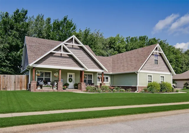1st image of 404 Grandview Dr, Prairie Grove, AR 72753 | MLS# 1343458