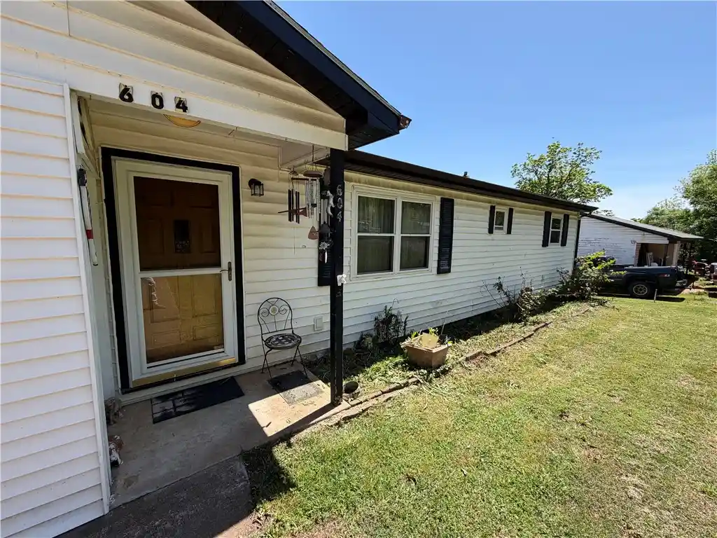 Photo 1 of Sale Pending at 604 Missouri Pl, Huntsville, AR 72740 | MLS# 1343406 | Listing updated on 2026-10-23