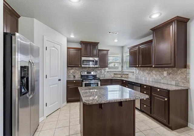Photo 5 of Sale Pending at 6210 S 38th Street, Rogers, AR 72758 | MLS# 1343698 | Listing updated on 2026-07-09
