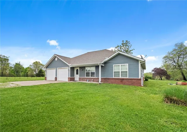 Homes for sale in Garfield, AR | 15798 Smith Ridge Rd, Garfield, AR 72732 | MLS# 1343667