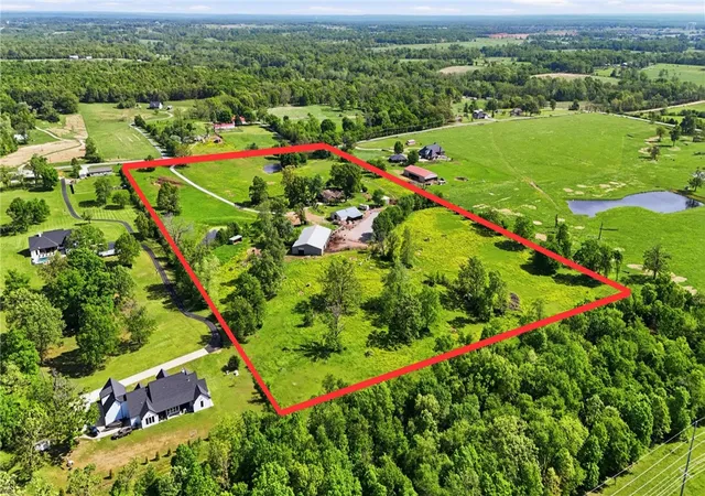 Photo 2 of Single family home for sale at 13677 N Mount Olive Rd, Gravette, AR 72736 | MLS# 1343678 | Listing updated on 2026-09-28