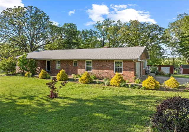 2nd image of 1640 Wolf Springs Rd, Harrison, AR 72601 | MLS# 1343818