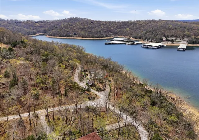 2nd image of 757 Lakeview Dr, Eureka Springs, AR 72631 | MLS# 1343650
