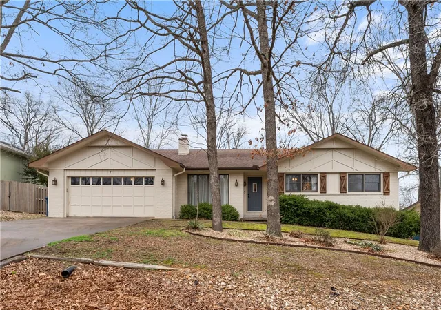 1st image of 7 Abingdon Ln, Bella Vista, AR 72715 | MLS# 1342677
