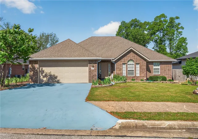 2nd image of 407 Nw J St, Bentonville, AR 72712 | MLS# 1343762