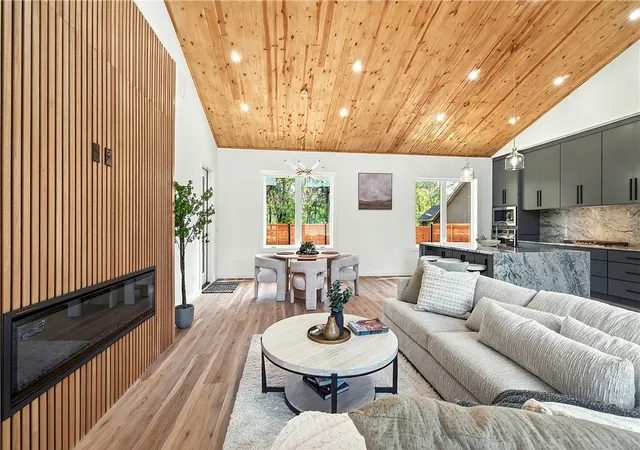 Photo 2 of Sale Pending at 27 Luncarty Ln, Bella Vista, AR 72715 | MLS# 1343677 | Listing updated on 2026-08-27