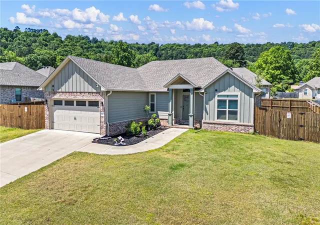 Homes for sale in Russellville, AR | 1100 Lindsey Ln, Russellville, AR 72801 | MLS# 1343329