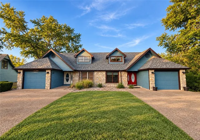 Photo 1 of Sale Pending at 11 Ironwood Dr, Holiday Island, AR 72631 | MLS# 1344087 | Listing updated on 2026-09-25