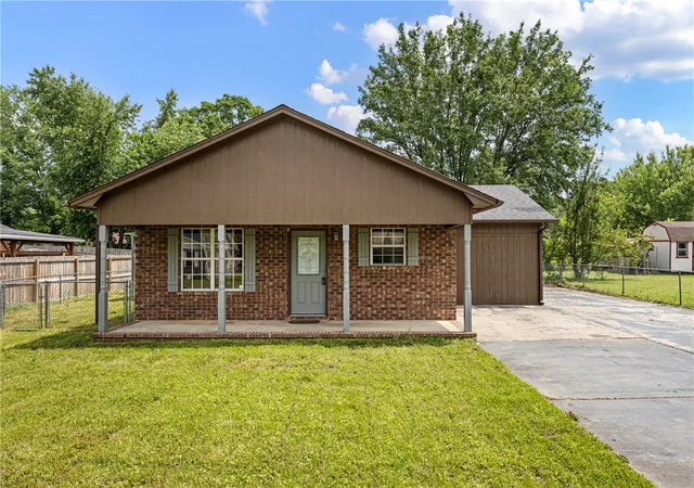 Homes for sale in Clarksville, AR | 10 Cagle St, Clarksville, AR 72830 | MLS# 1344086
