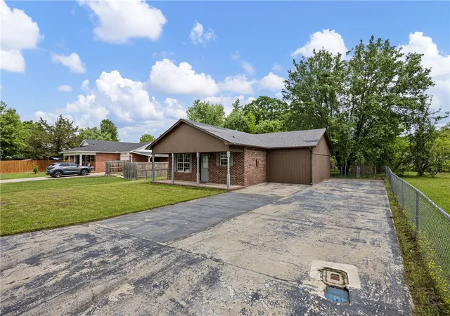 Homes for sale in Clarksville, AR | 10 Cagle St, Clarksville, AR 72830 | MLS# 1344086