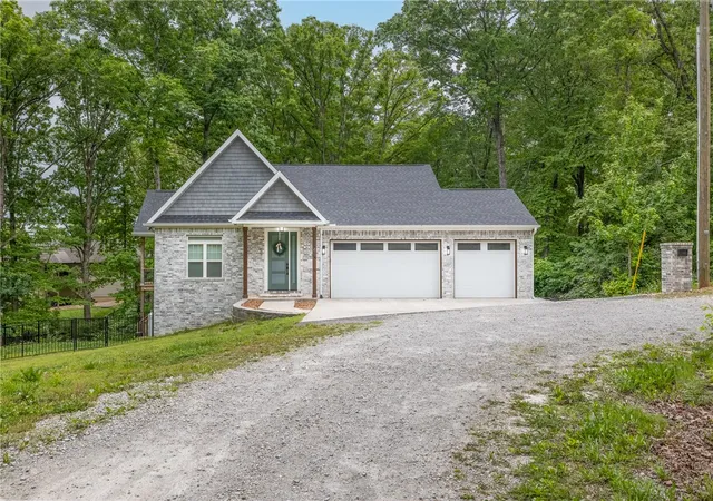 2nd image of 4 Morganshire Cir, Bella Vista, AR 72714 | MLS# 1344125