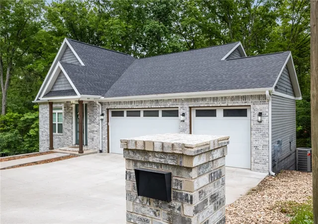 3rd image of 4 Morganshire Cir, Bella Vista, AR 72714 | MLS# 1344125
