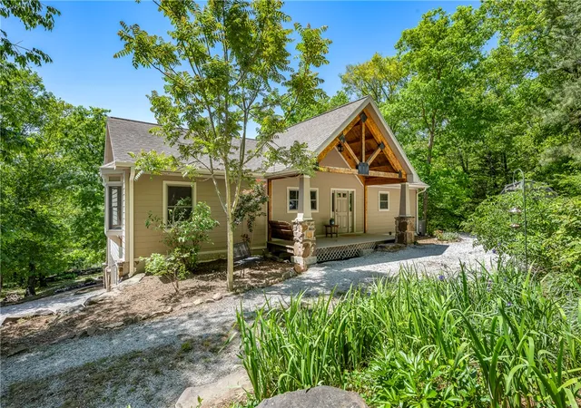 Homes for sale in Elkins, AR | 658 Hale Rd, Elkins, AR 72727 | MLS# 1342587