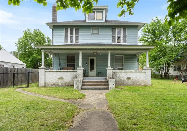 1st image of 407 S Britt St, Siloam Springs, AR 72761 | MLS# 1344209