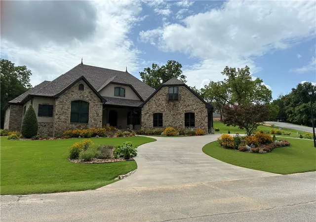 2nd image of 610 Winding Spring Dr, Fayetteville, AR 72703 | MLS# 1343627