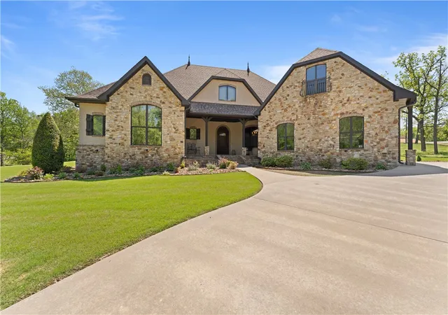3rd image of 610 Winding Spring Dr, Fayetteville, AR 72703 | MLS# 1343627