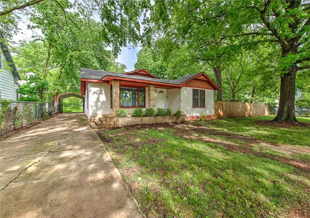 Homes for sale in Sulphur Springs, AR | 310 S Bush St, Sulphur Springs, AR 72768 | MLS# 1344151