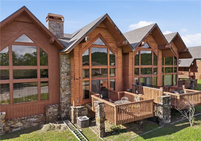 2nd image of 1 Landing Dr #28, Holiday Island, AR 72631 | MLS# 1344265
