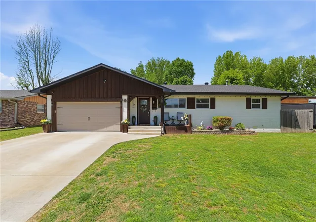 2nd image of 1300 Dyer St, Springdale, AR 72762 | MLS# 1344302